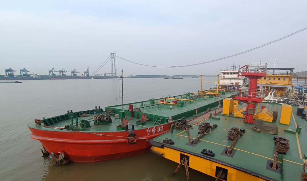 上海洛化首船成品油在惠洋码头中转
